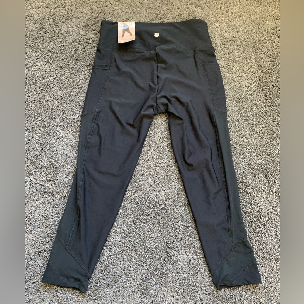 Womens Bally Total Fitness athletic Capris with Cut Outs Size Medium